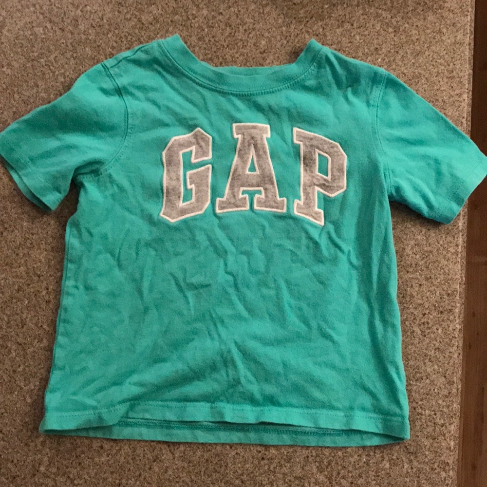 Gap tee